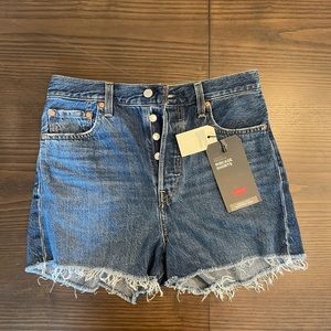 NWT Levi’s Ribcage Shorts - Size 29